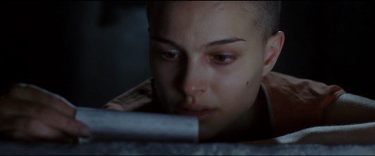 V.For.Vendetta.avi_snapshot_01.17.39_[2015.07.29_14.25.26]